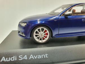 Audi S4 navara blue avant 1:43 Poznań prezent ASO